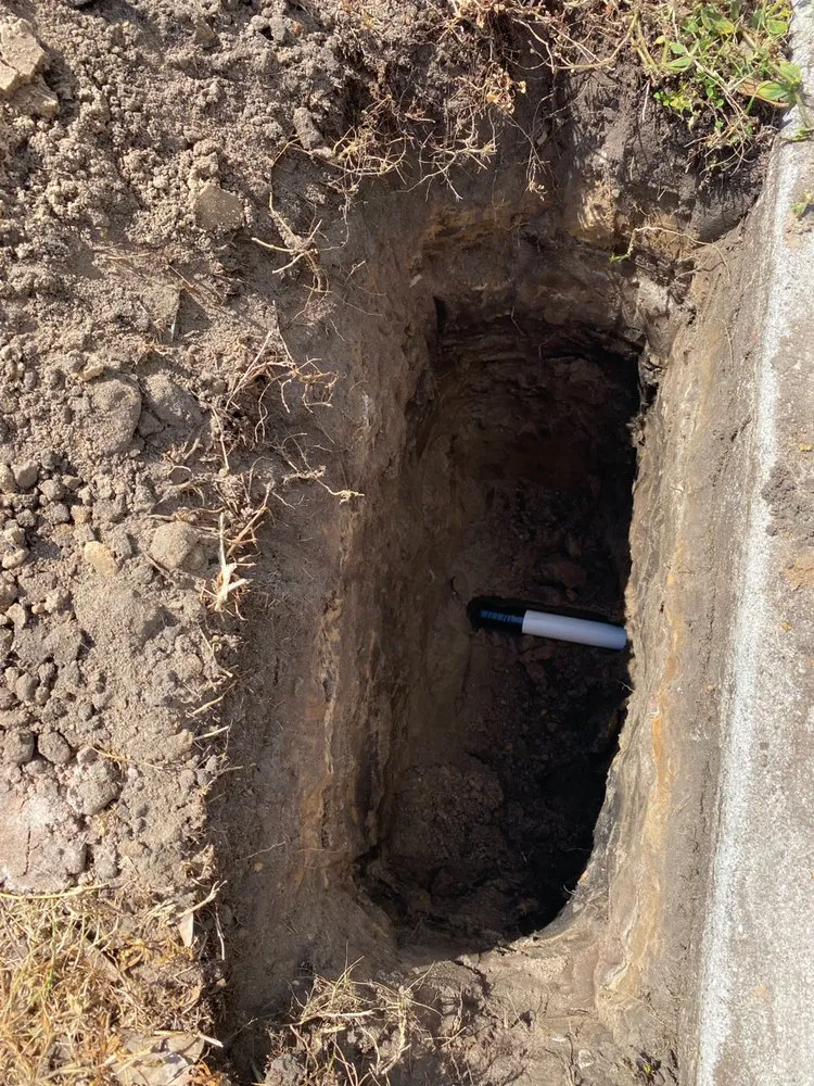 Slide of Bravo's Full Services and Repair