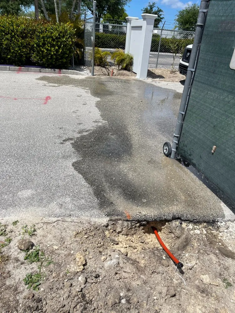 Slide of Bravo's Full Services and Repair