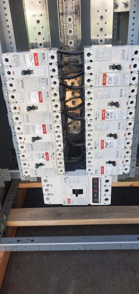 Emergency electrician providing lighting installation in , 