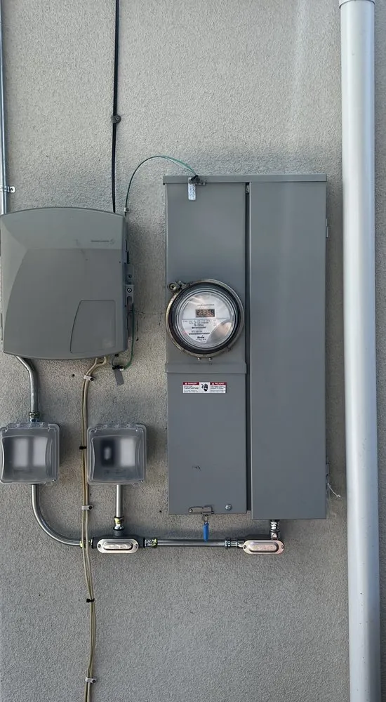 Reliable electrician providing electrical repair in , 