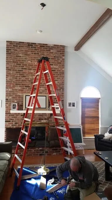 Expert electrician providing emergency electrical service in , 