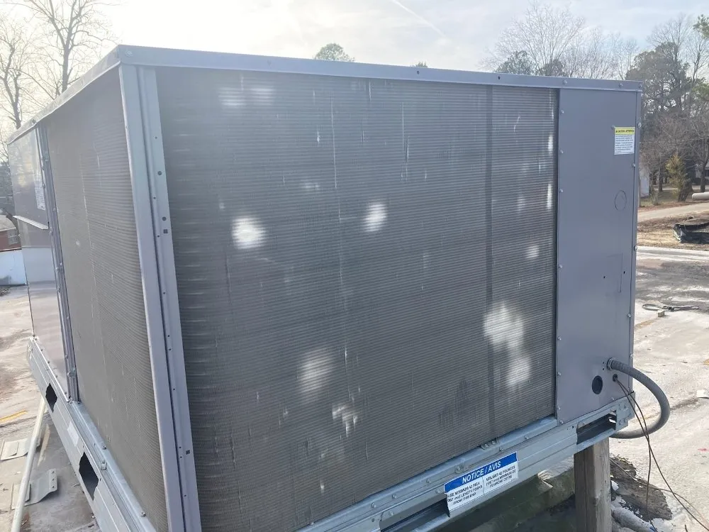 Reliable electrician providing emergency electrical service in , 