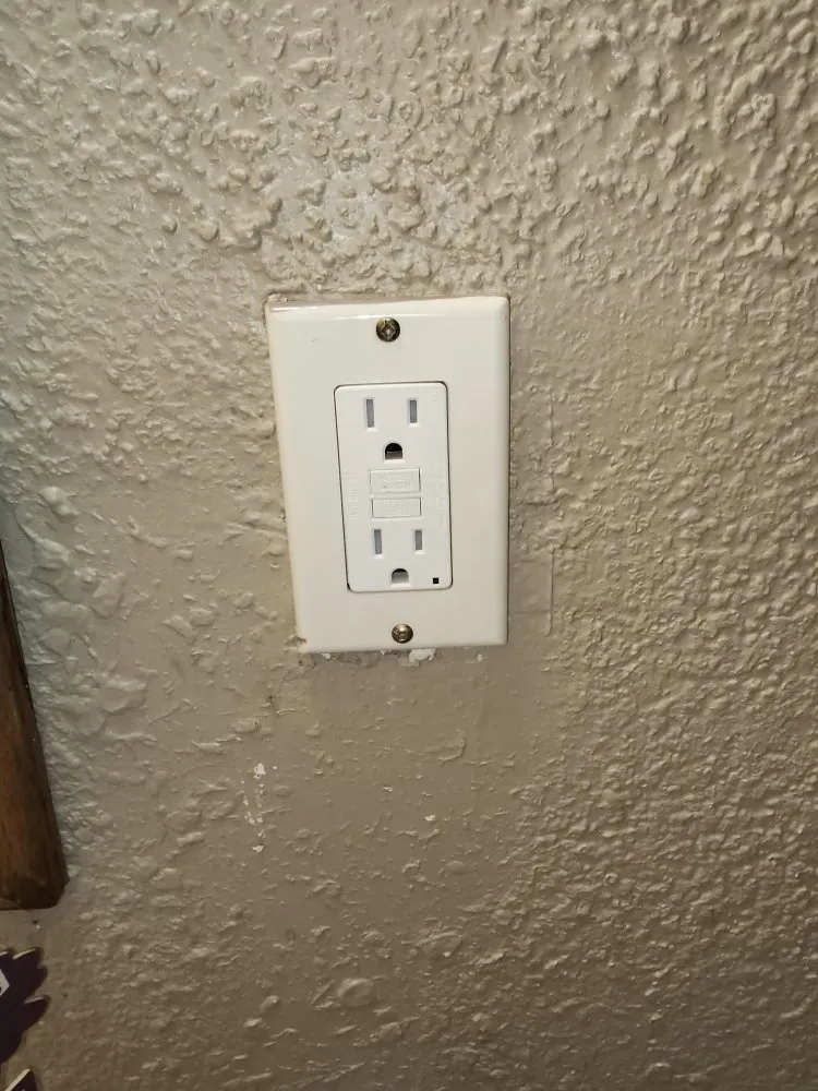 Trusted outlet and switch repair service in ,  - Bricoleur Maintenance and Repair