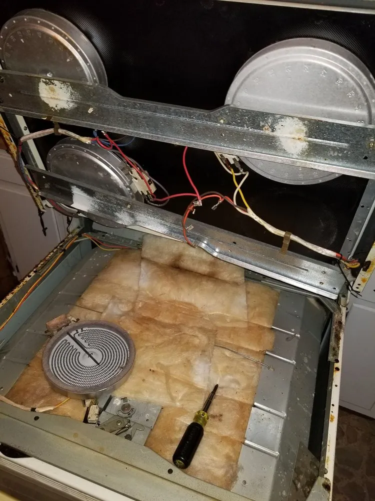 Expert outlet and switch repair service in ,  - Bricoleur Maintenance and Repair