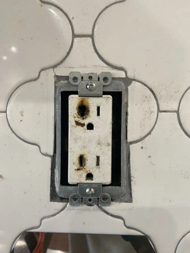 Licensed electrician providing electrical repair in ,