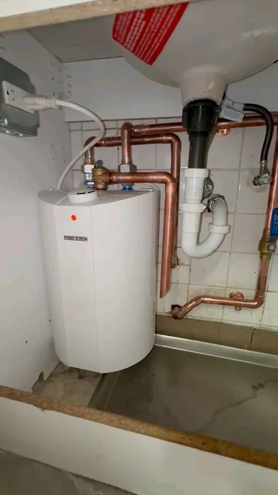 Emergency electrician providing circuit breaker repair in ,