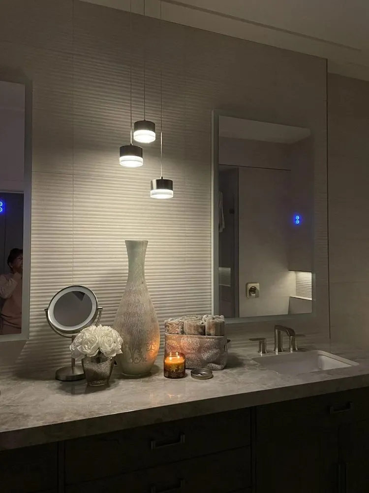 Trusted electrician providing emergency electrical service in , 