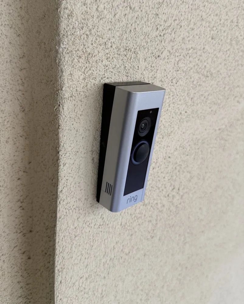 Emergency electrician providing wiring installation in , 