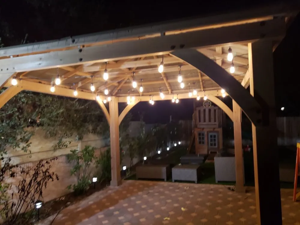 Professional electrician providing electrical repair in , 