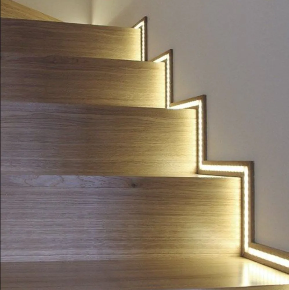 Emergency electrical service for homes in lighting installation, by