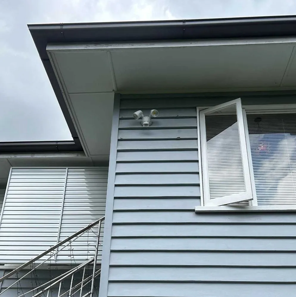 Reliable electrician providing electrical repair in , 