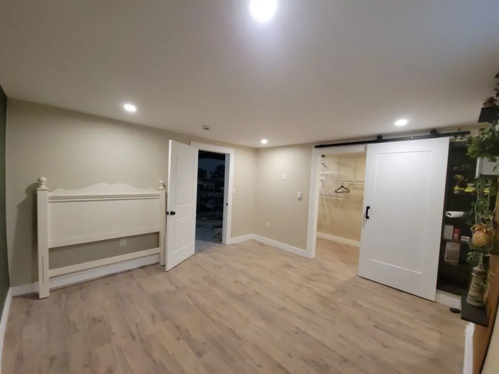 Professional electrician providing circuit breaker repair in ,