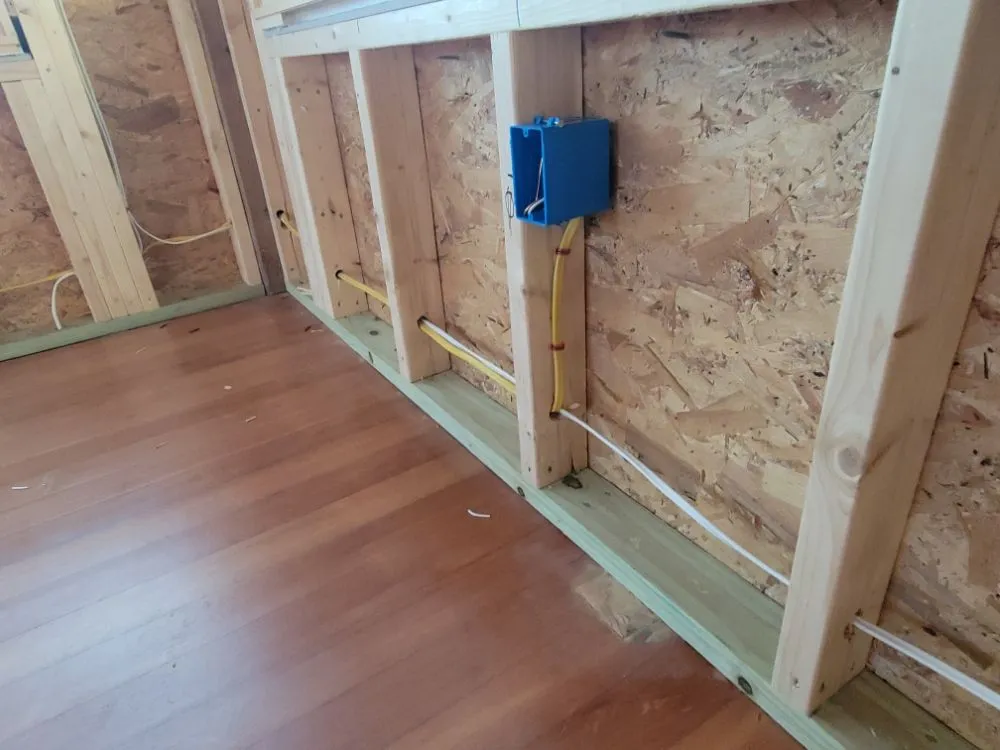 Certified electrical service for homes in emergency electrical service, by