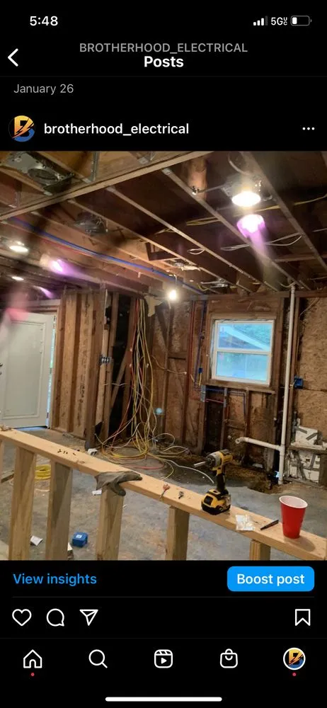 Expert electrician providing circuit breaker repair in , 