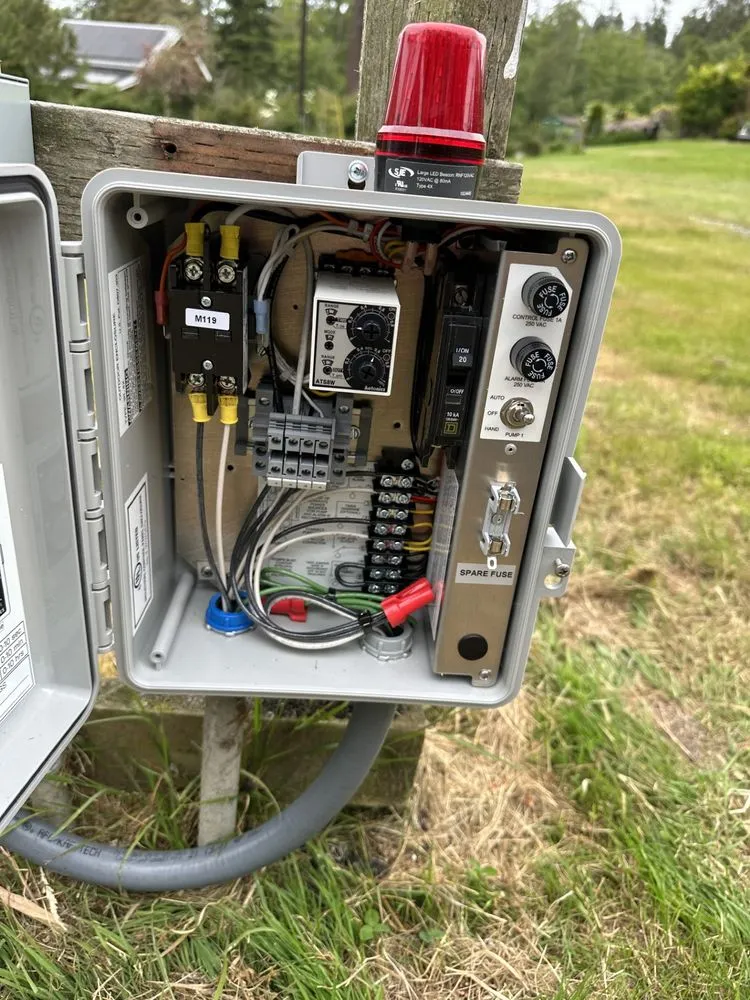 Affordable electrician providing emergency electrical service in , 