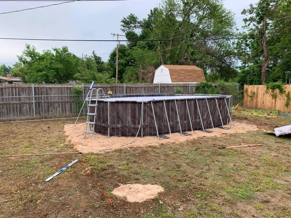 Certified electrician providing circuit breaker repair in , 