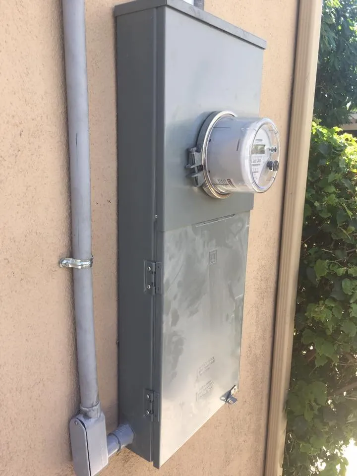 Trusted electrician providing circuit breaker repair in , 