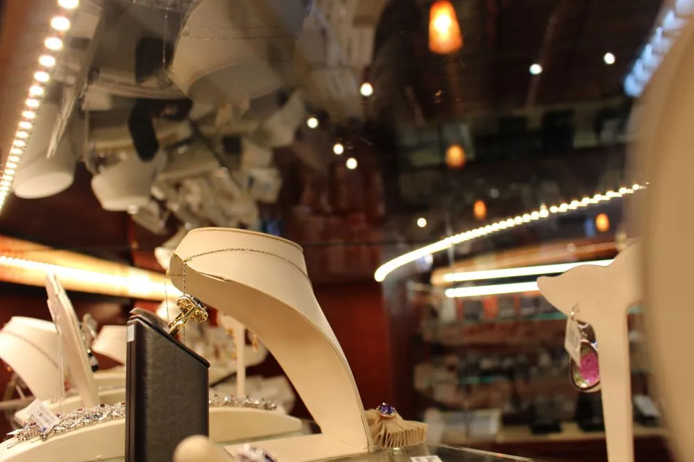 Emergency electrician providing circuit breaker repair in , 