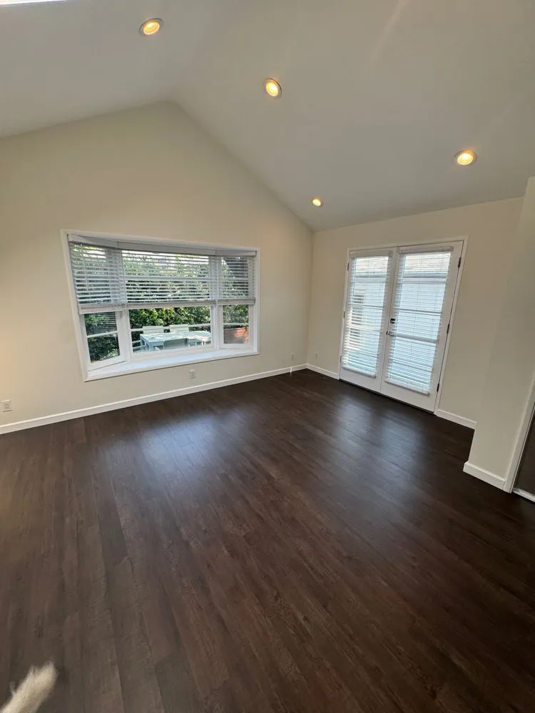 Slide of Build and Decor Construction