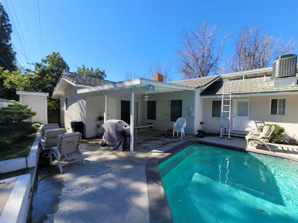 Slide of Build and Decor Construction