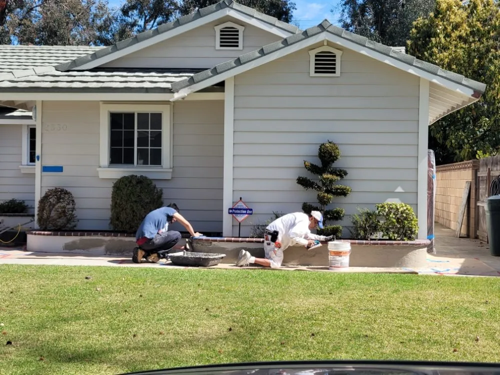 Slide of Build and Decor Construction