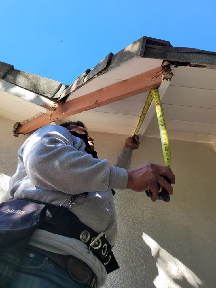 Slide of Build and Decor Construction