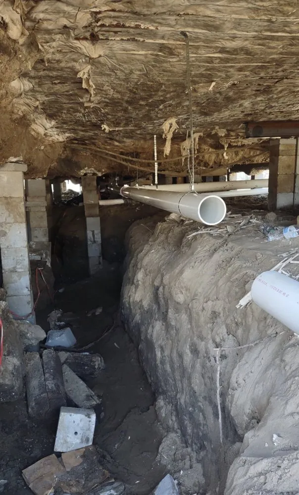 Licensed electrician providing emergency electrical service in , 