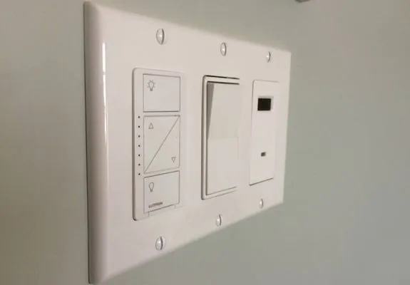 Bullhorn Licensed Electrician Logo