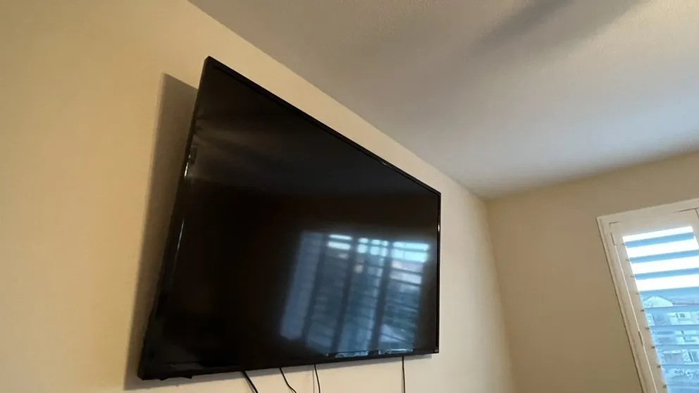 Licensed electrician providing emergency electrical service in ,