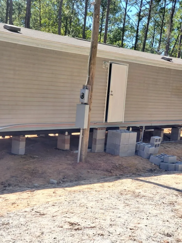 Expert emergency electrical service in Maplesville, AL by Bunch Contractors