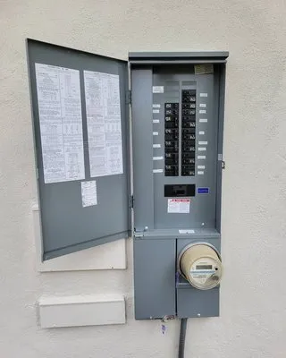 Buster Electrical Contractors Logo