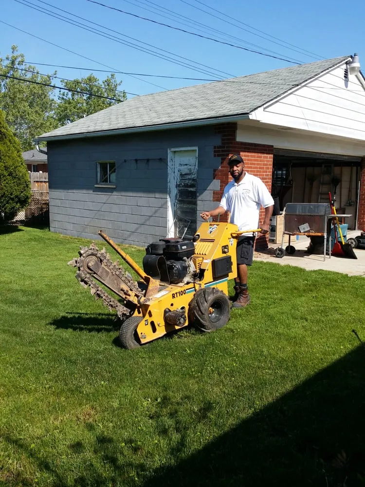 Expert electrician providing panel upgrade in Redford, MI - Buzz Electric