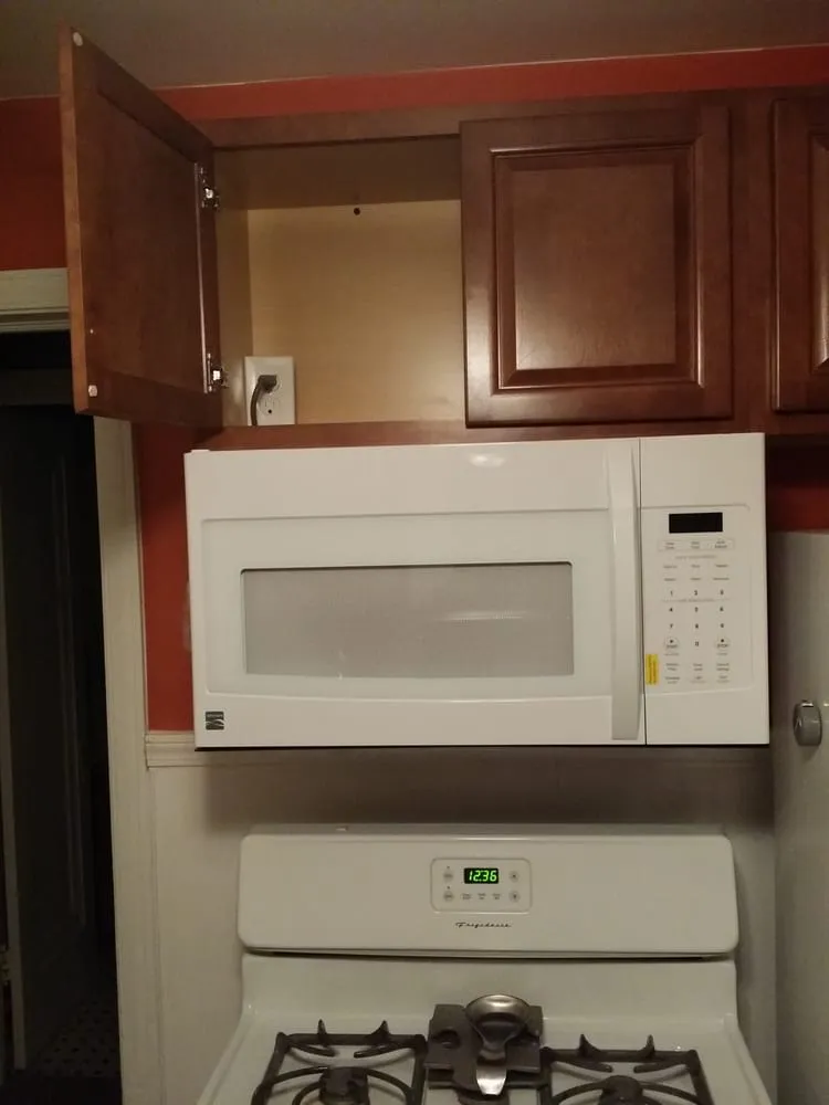 Licensed emergency electrical service experts serving Redford, MI - Buzz Electric