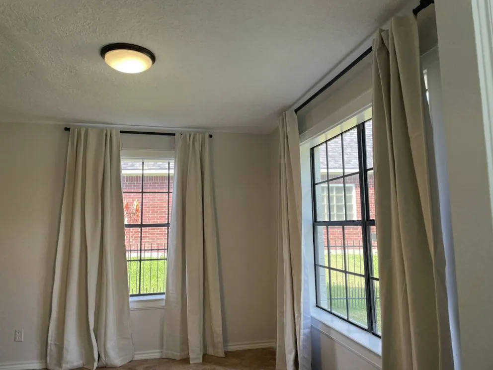 Certified electrician providing emergency electrical service in , 