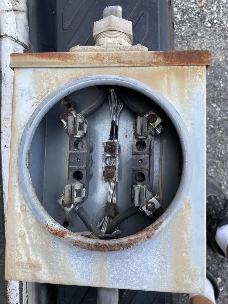 Slide of C & R Electrical