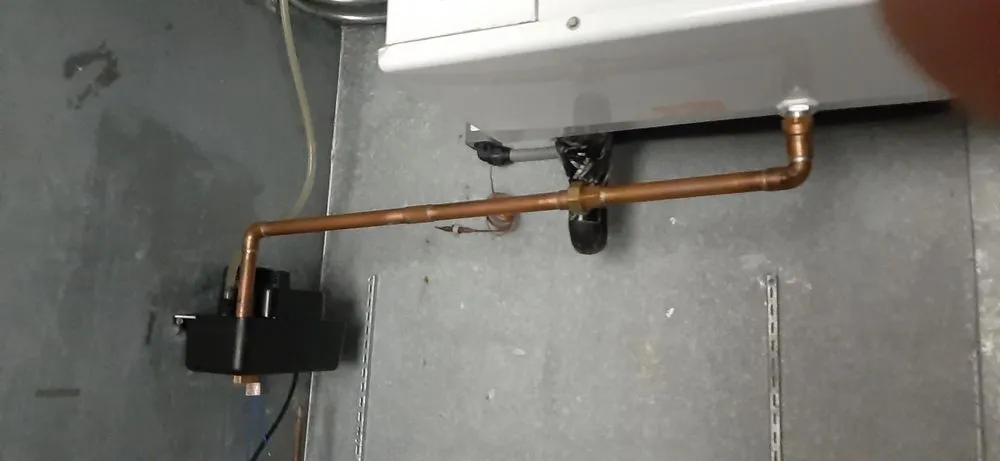 Slide of C & R Expert Tech Services