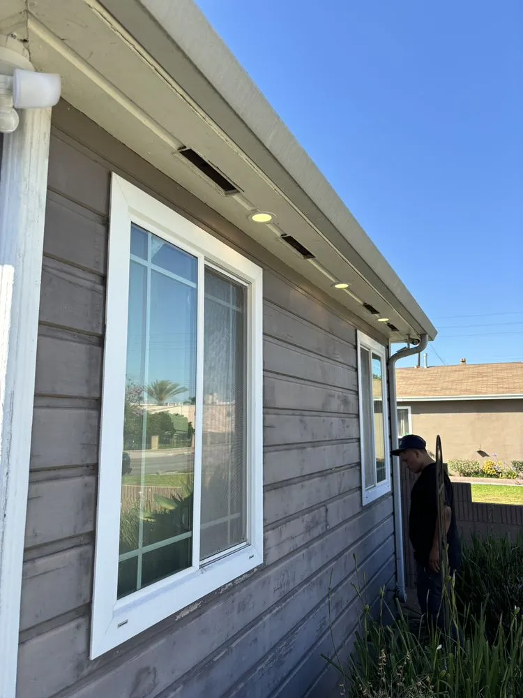 Emergency electrician providing lighting installation in , 