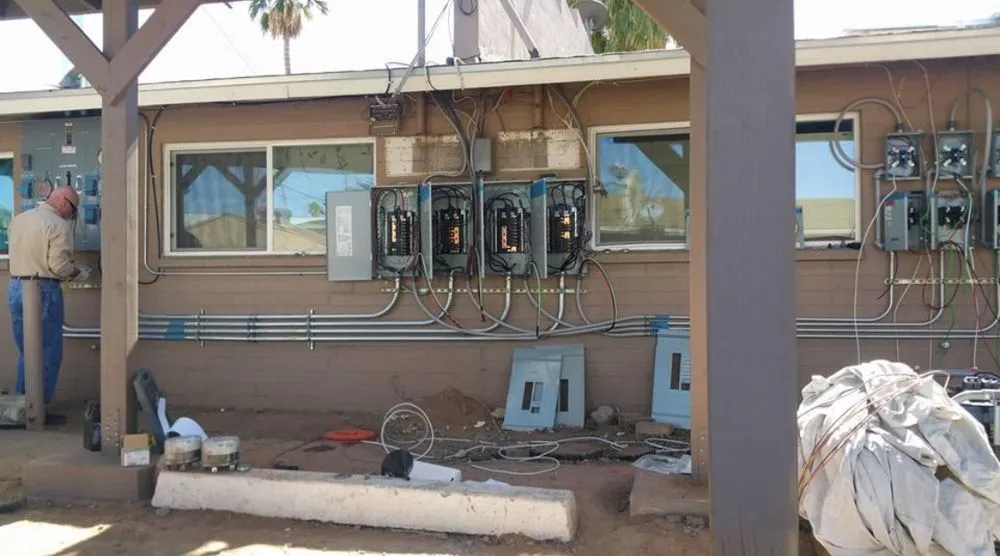 Emergency electrician providing circuit breaker repair in Phoneix, AZ - C-Mack Electric