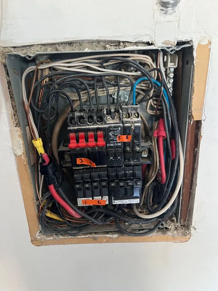 Licensed electrical service for homes in wiring installation, by