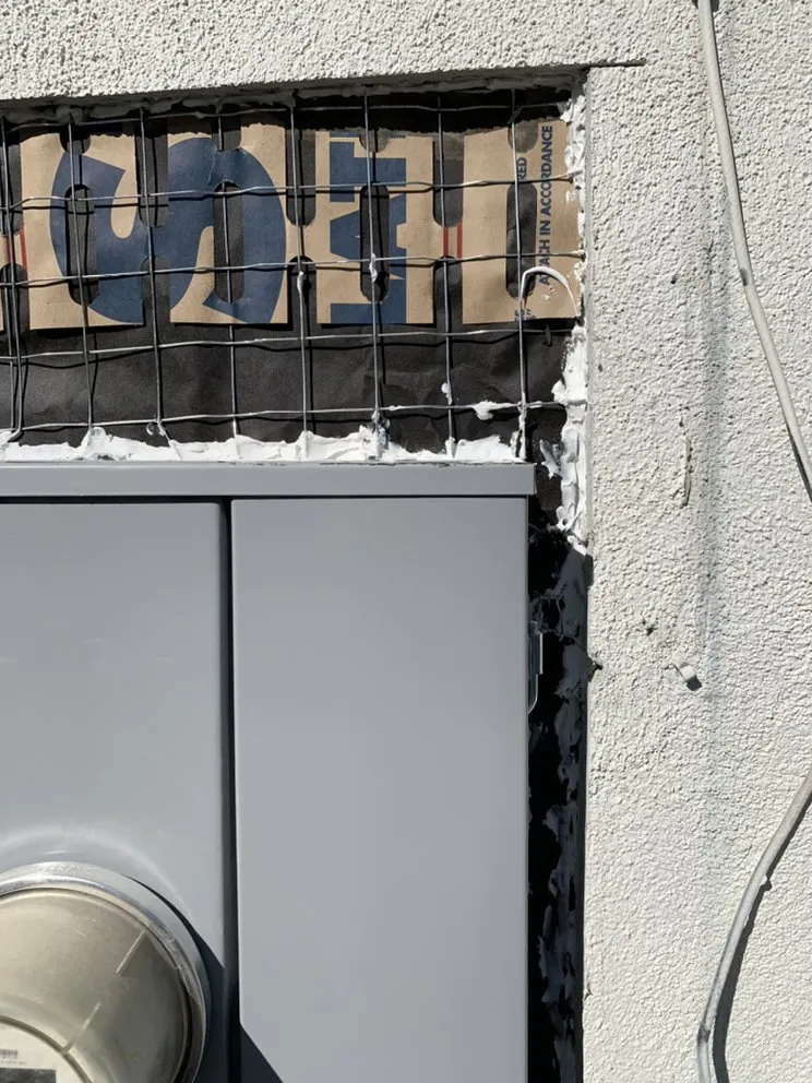 Emergency electrician providing outlet and switch repair in , 