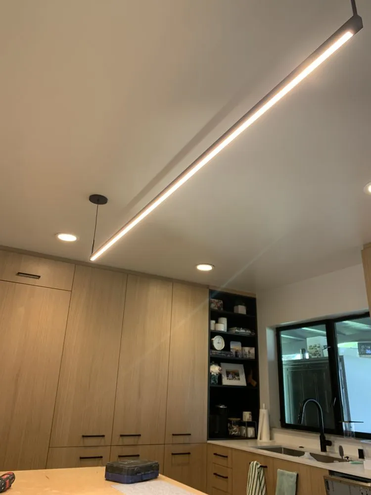 Expert electrician providing circuit breaker repair in , 