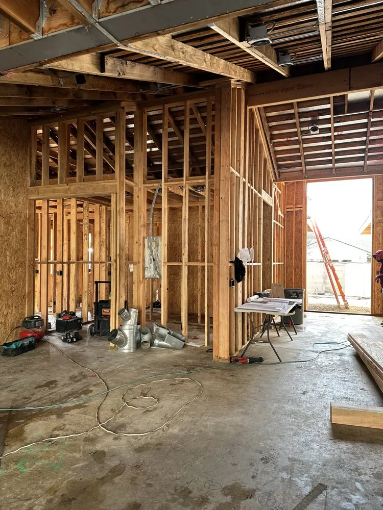 Emergency electrician providing lighting installation in , 