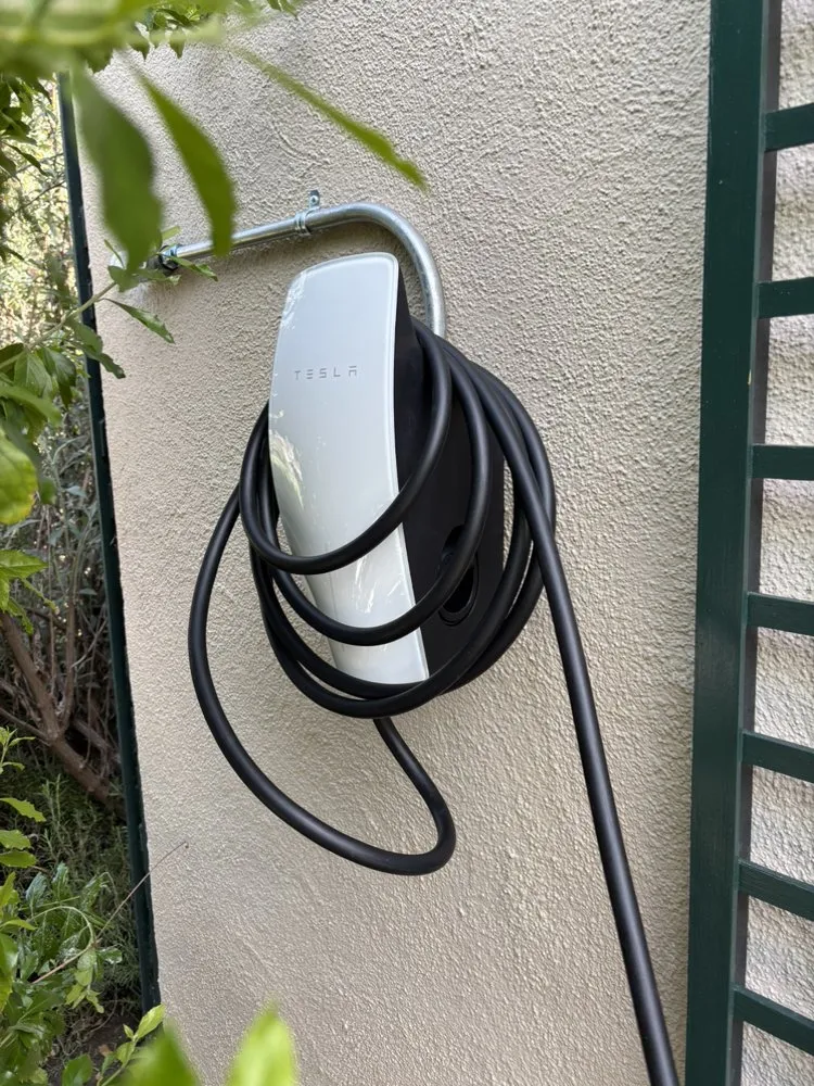 Licensed electrician providing electrical repair in San Fernando Valley, CA - CAF Electrics