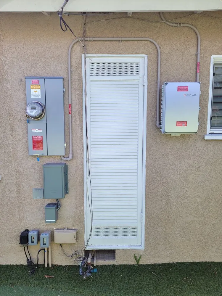 Reliable electrician providing emergency electrical service in ,