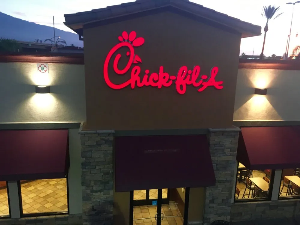 Emergency electrician providing lighting installation in , 