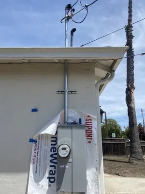 Candy’s Stressless Electric Logo