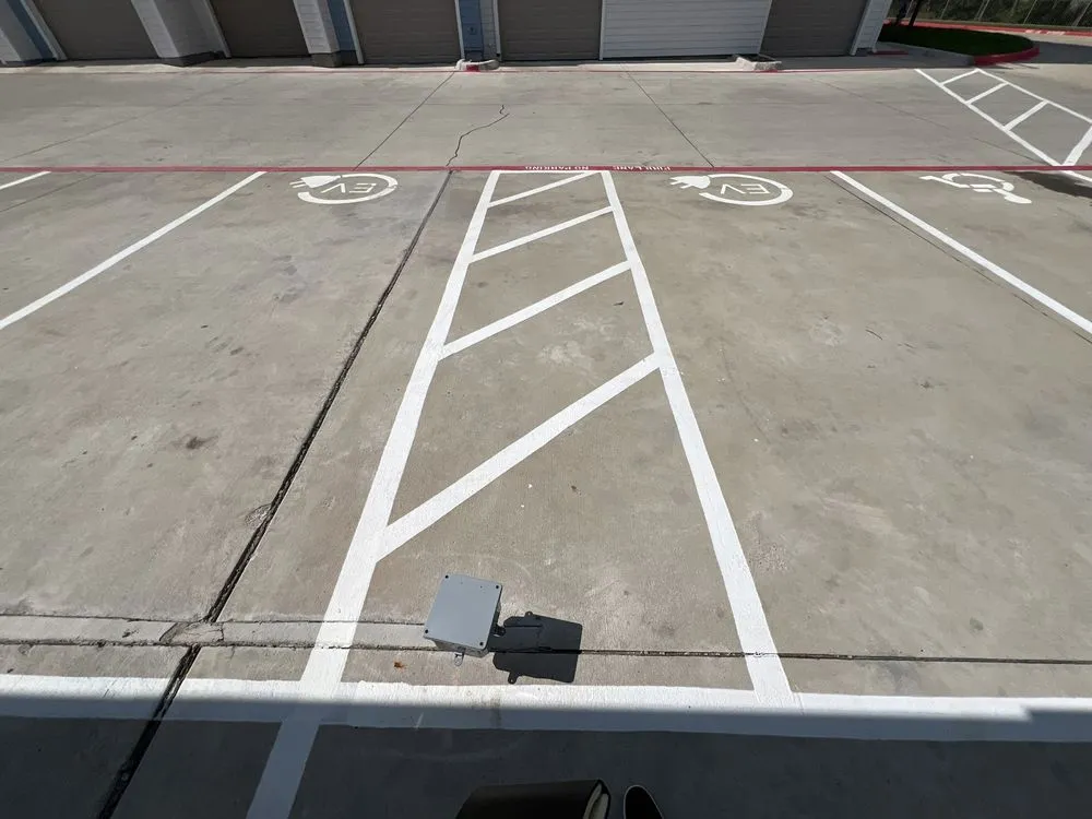 Trusted electrical service for homes in lighting installation,  by 