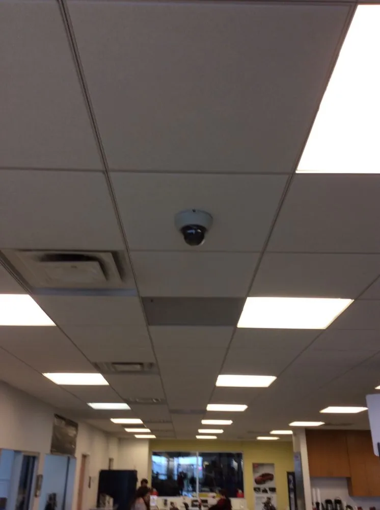 Emergency electrician providing outlet and switch repair in , 