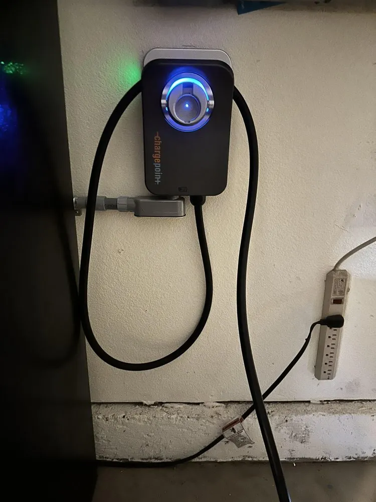 Certified electrician providing emergency electrical service in , 