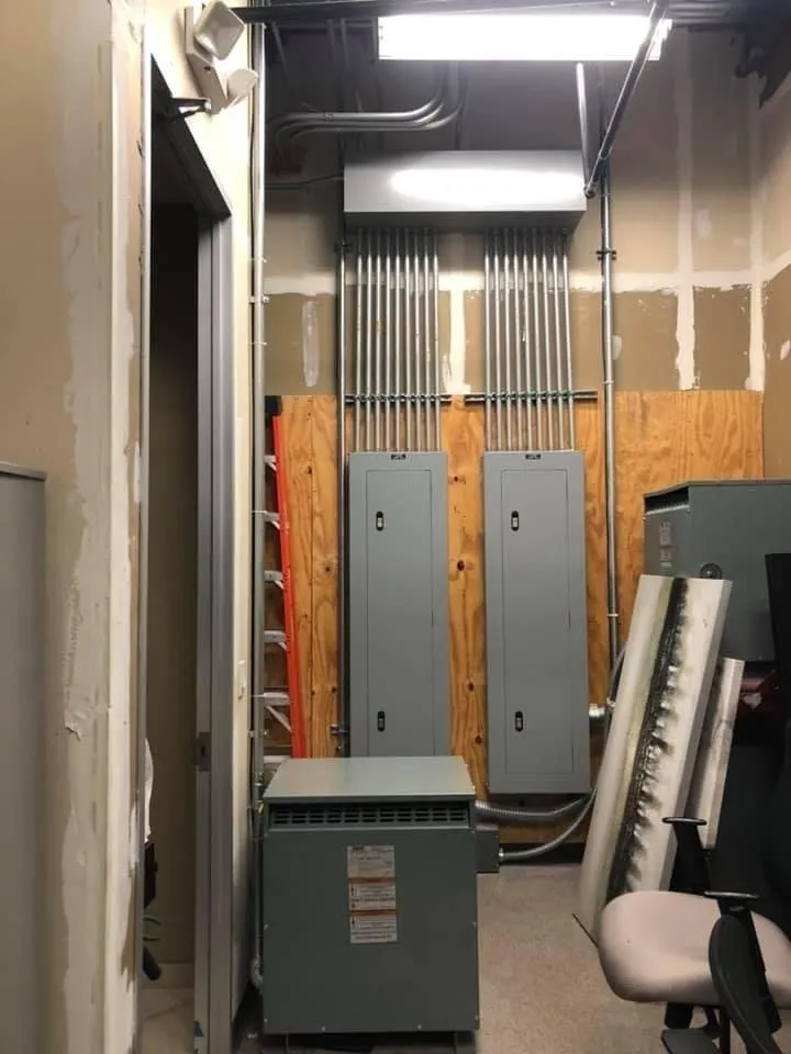 Slide of Carcamo Electricians